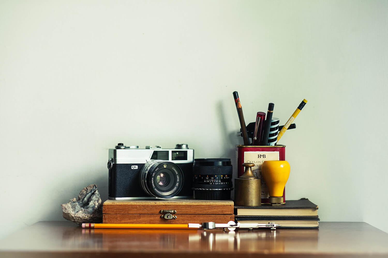 Demo photo of a vintage camera sitting on a desk